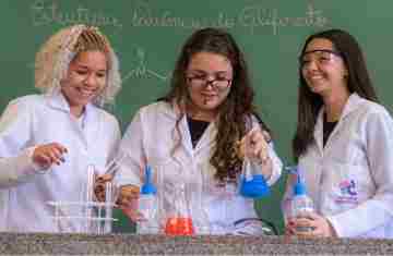  Paraná amplia acesso ao ensino técnico com parceria entre Educação e Senai